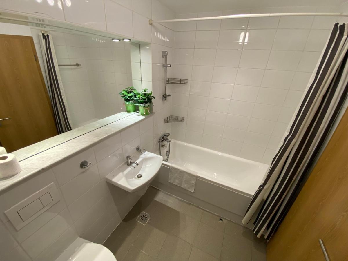Green Apartment 214 With Private Parking 부쿠레슈티 외부 사진