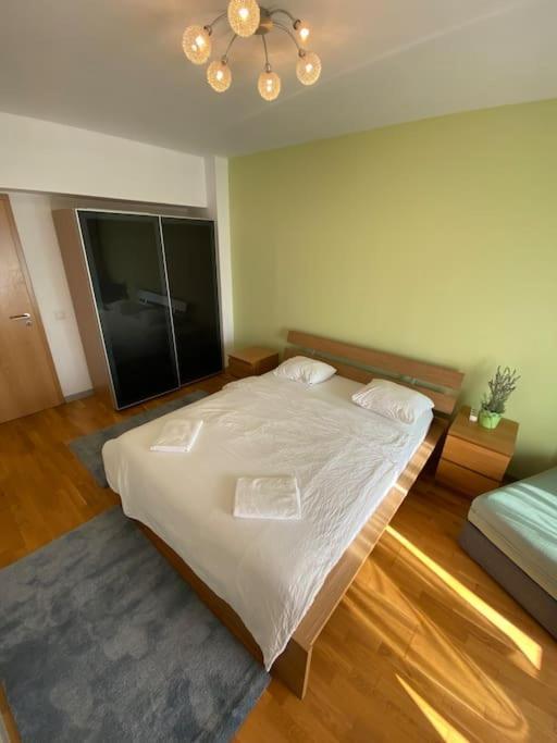 Green Apartment 214 With Private Parking 부쿠레슈티 외부 사진