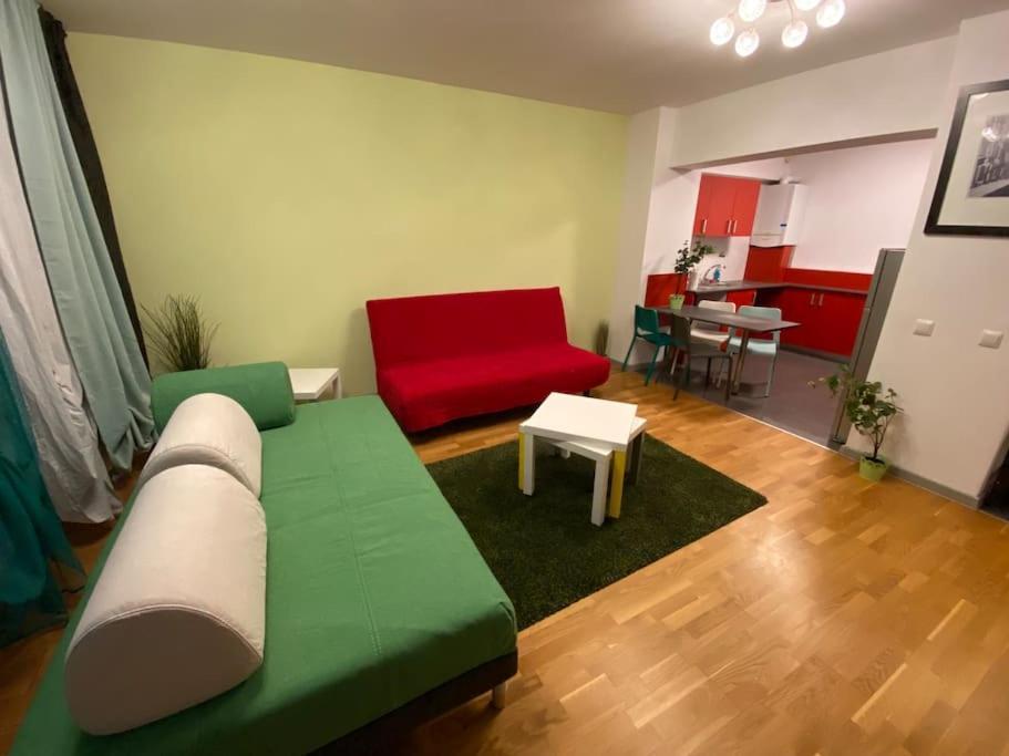 Green Apartment 214 With Private Parking 부쿠레슈티 외부 사진